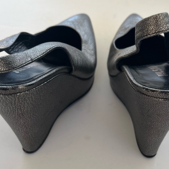 JIL SANDER Leather Silver Slingback Pumps
Women's Size: 6 | IT 36 - Picture 2 of 6